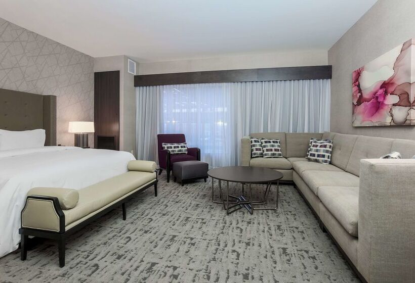 ホテル Doubletree By Hilton Evansville