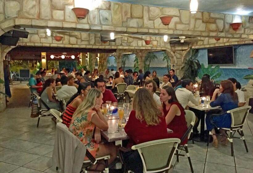 فندق El Sano Banano Beachside