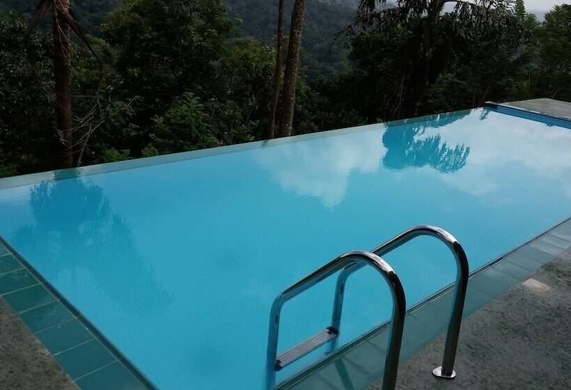 Отель Emerald Hill