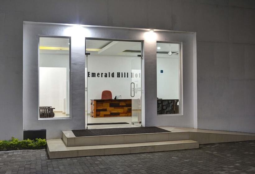 Отель Emerald Hill