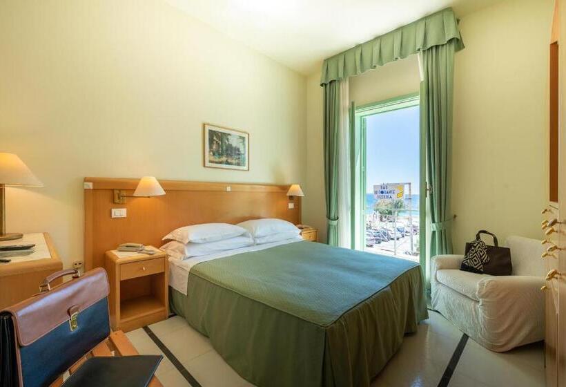 בית מלון כפרי Euromare