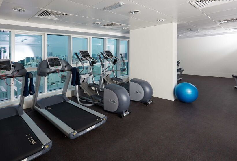 ホテル Golden Tulip Downtown Abu Dhabi