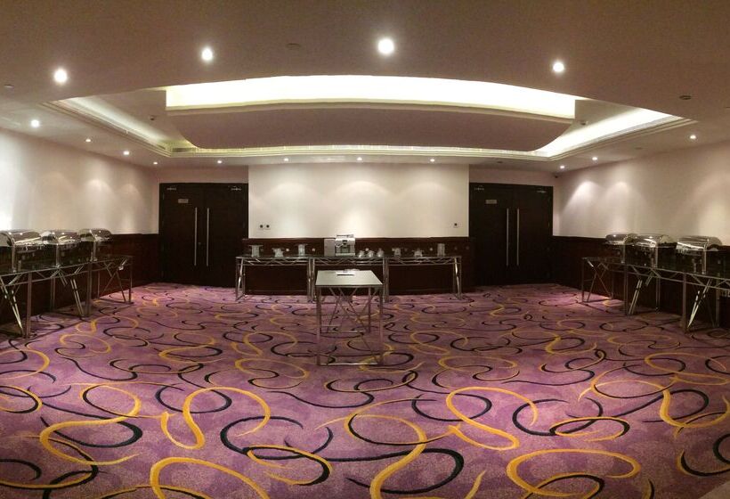 ホテル Golden Tulip Downtown Abu Dhabi