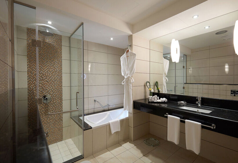 Отель Golden Tulip Downtown Abu Dhabi