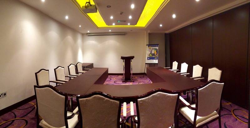 Отель Golden Tulip Downtown Abu Dhabi