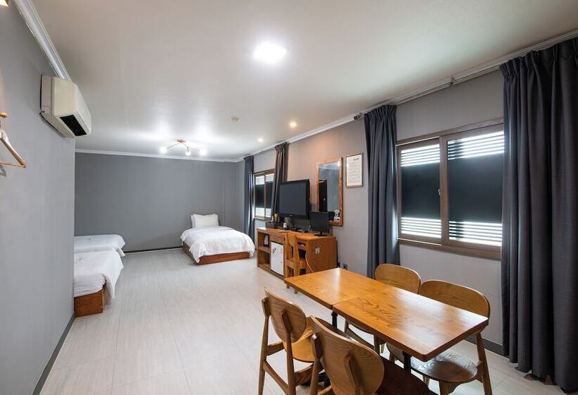 בית מלון כפרי Gung Business