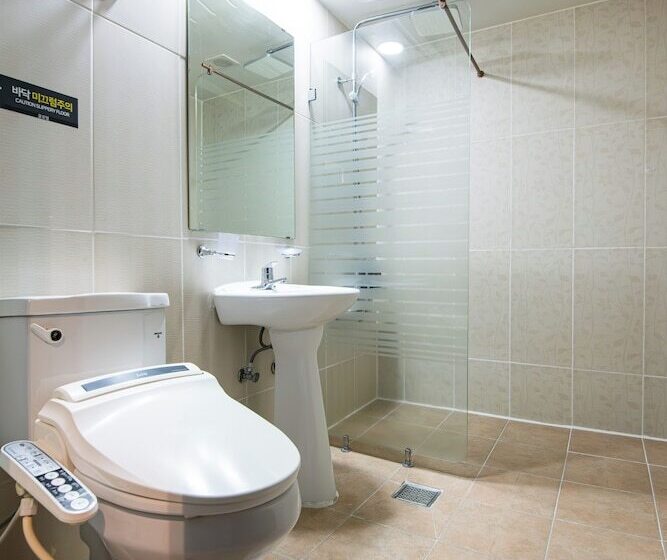 בית מלון כפרי Gung Business