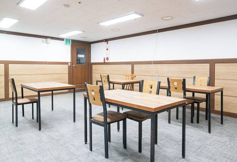 בית מלון כפרי Gung Business