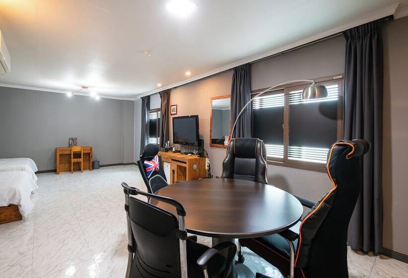 בית מלון כפרי Gung Business