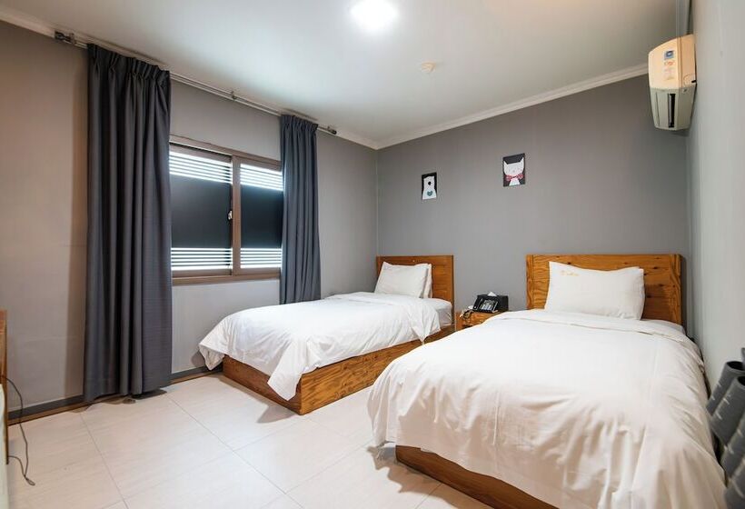 בית מלון כפרי Gung Business