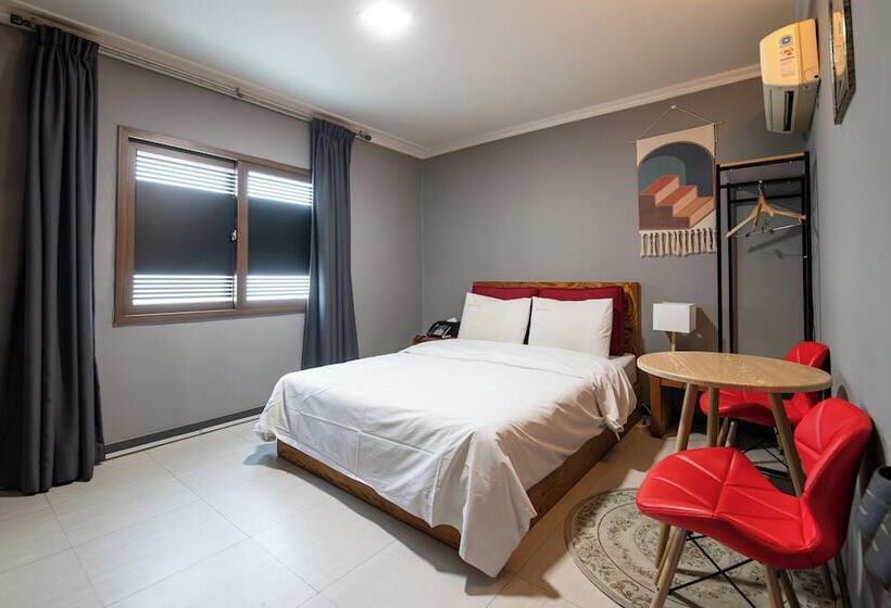 בית מלון כפרי Gung Business