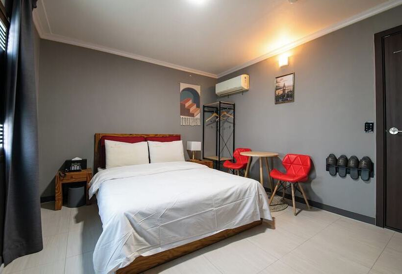 בית מלון כפרי Gung Business