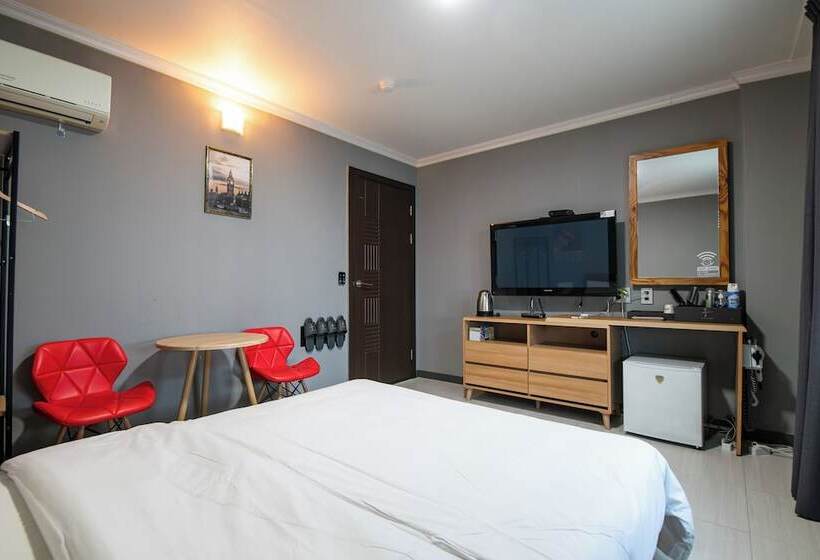 בית מלון כפרי Gung Business