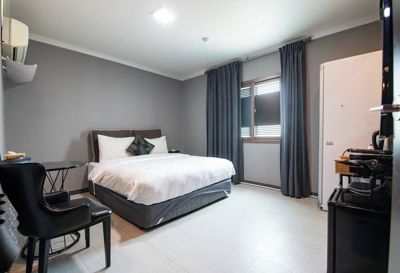 בית מלון כפרי Gung Business