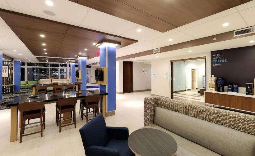 בית מלון כפרי Holiday Inn Express & Suites   Detroit Northwest   Livonia, An Ihg