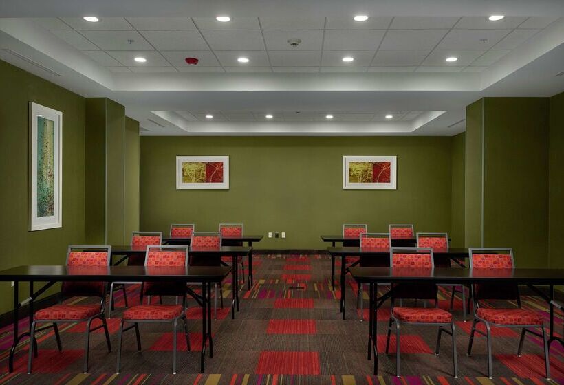 בית מלון כפרי Home2 Suites By Hilton Muskogee