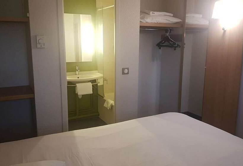 בית מלון כפרי Kyriad Direct Poitiers  Gare Du Futuroscope