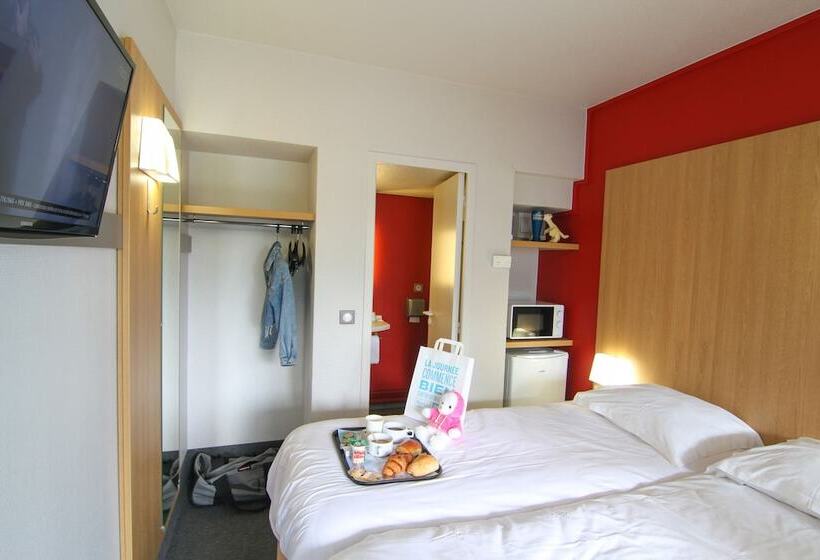 בית מלון כפרי Kyriad Direct Poitiers  Gare Du Futuroscope