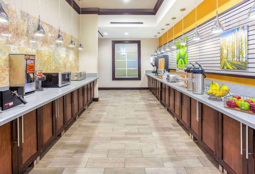 בית מלון כפרי La Quinta By Wyndham Gonzales Tx