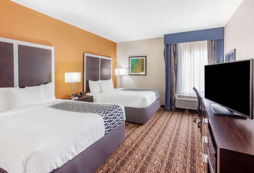 בית מלון כפרי La Quinta By Wyndham Gonzales Tx