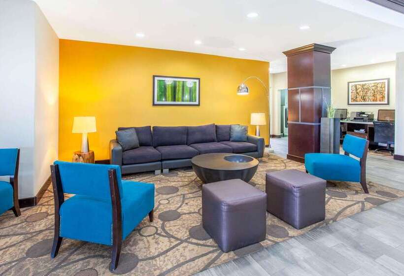 Отель La Quinta By Wyndham Gonzales Tx