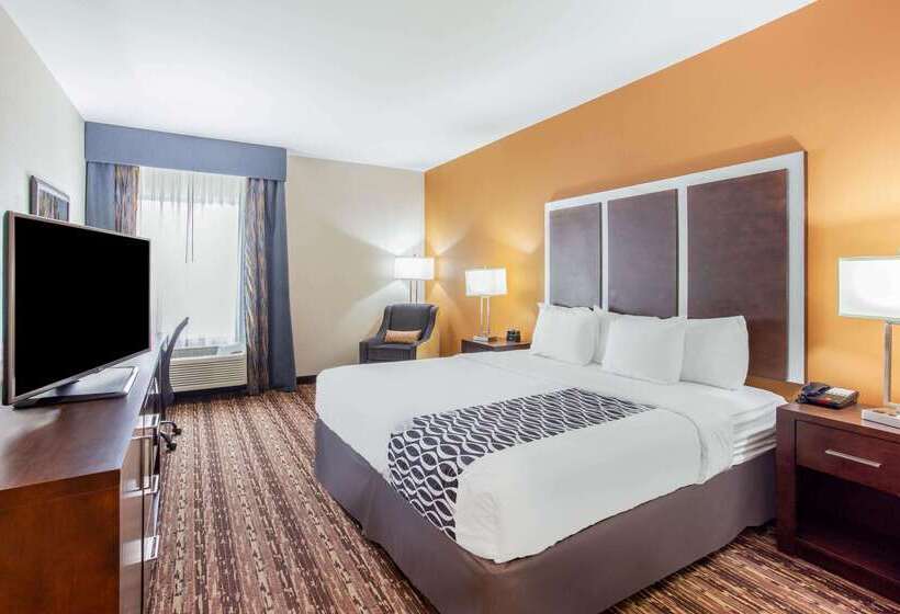 בית מלון כפרי La Quinta By Wyndham Gonzales Tx