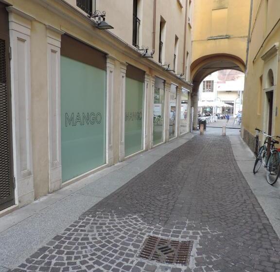 ホテル Leon D Oro