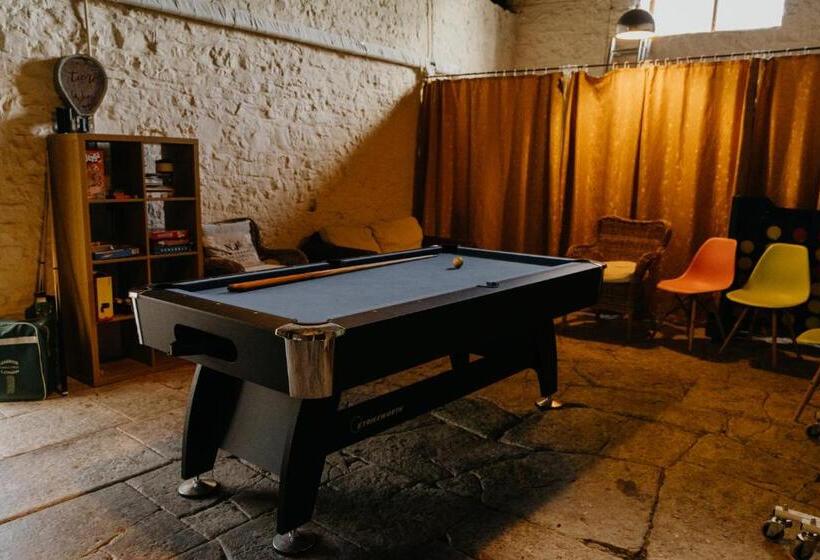 호텔 Little England Retreats Cottage, Yurt And Shepherd Huts