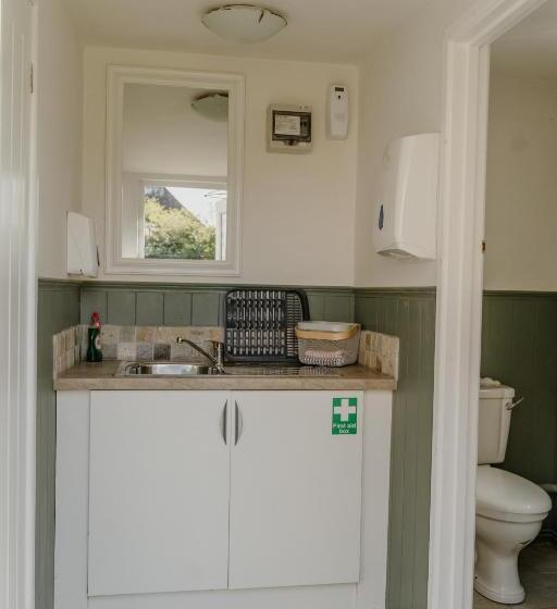 호텔 Little England Retreats Cottage, Yurt And Shepherd Huts