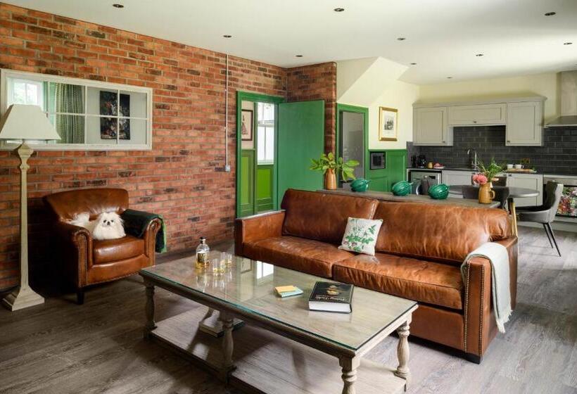 Meikleour Arms Hotel And Restaurant