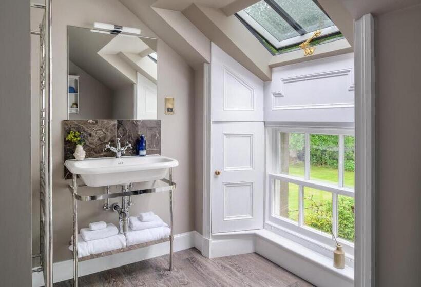 Meikleour Arms Hotel And Restaurant