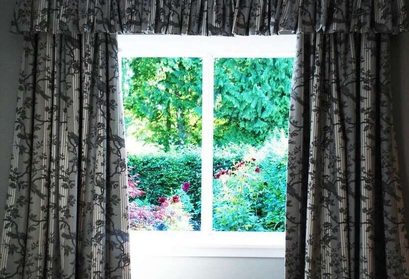 Meikleour Arms Hotel And Restaurant