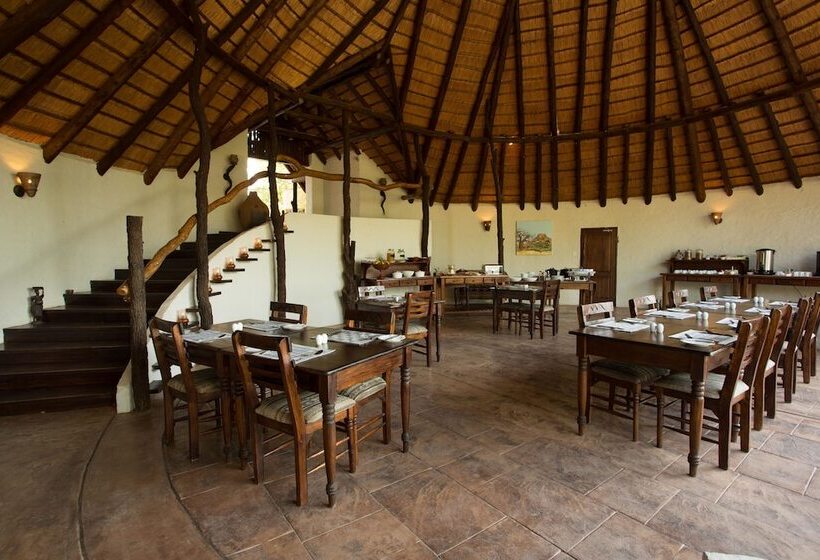 בית מלון כפרי Mopane Bush Lodge