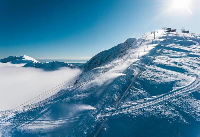 فندق Noc Na Chopku, Rotunda