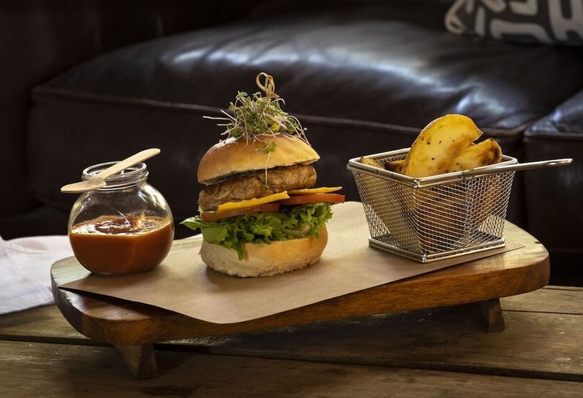 בית מלון כפרי Pondoro Game Lodge