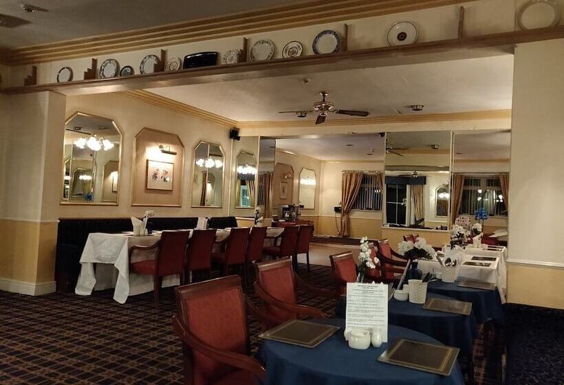 Rivelyn Hotel Bar & Restaurant