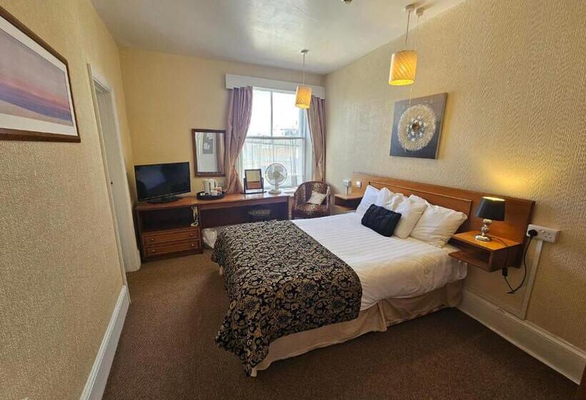 Rivelyn Hotel Bar & Restaurant