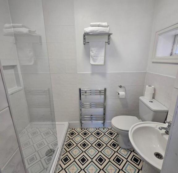 Rivelyn Hotel Bar & Restaurant