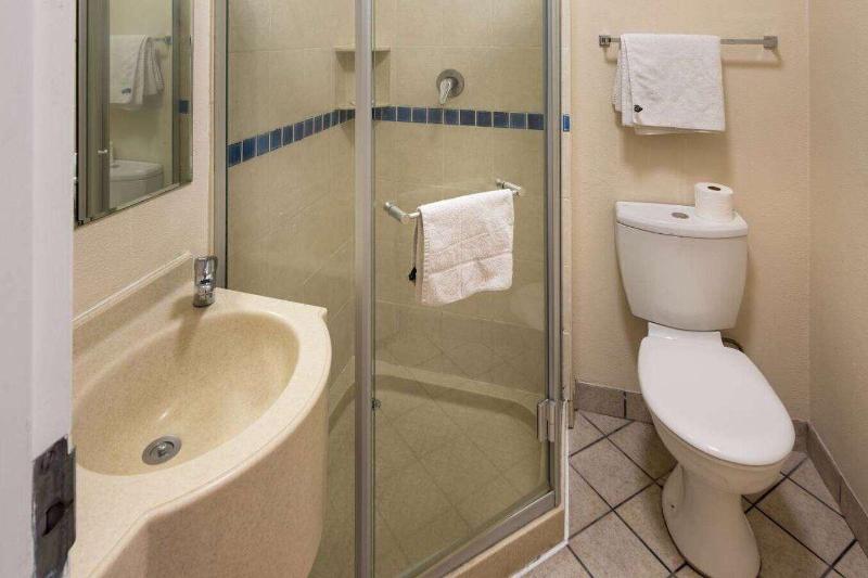 Отель Road Lodge East London