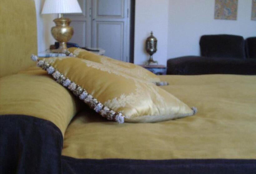 Отель Santa Coloma Del Camino