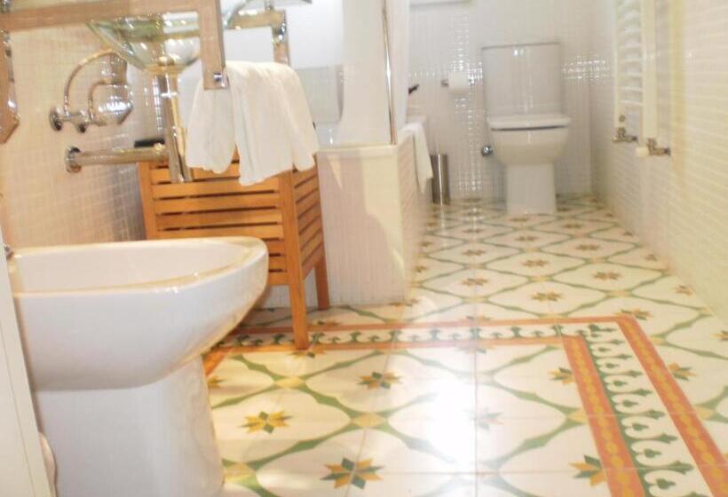 Отель Santa Coloma Del Camino