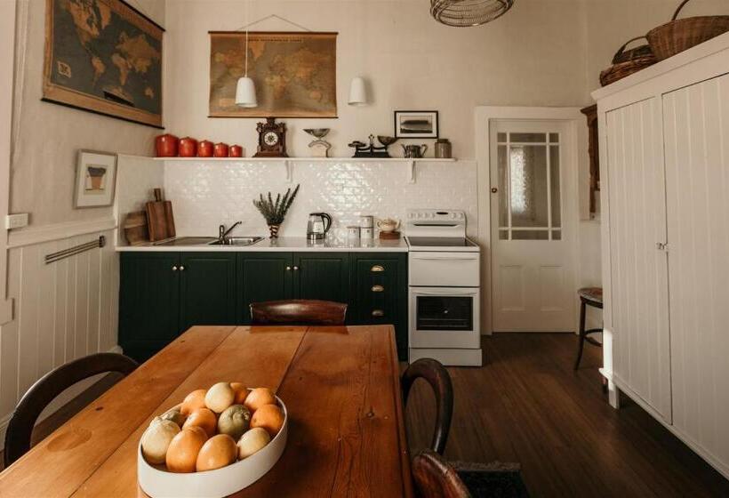 Stanley Hotel & Apartments