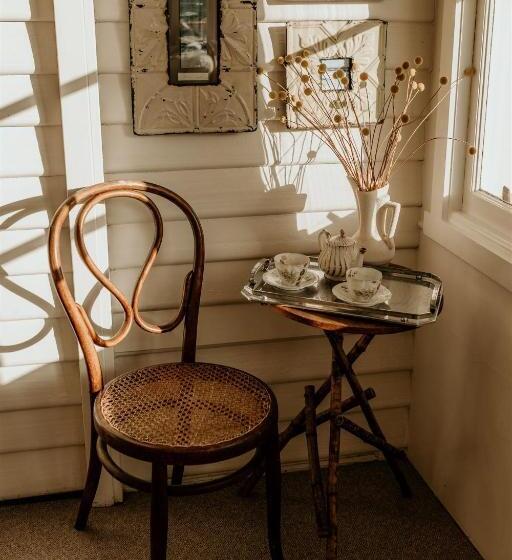 Stanley Hotel & Apartments