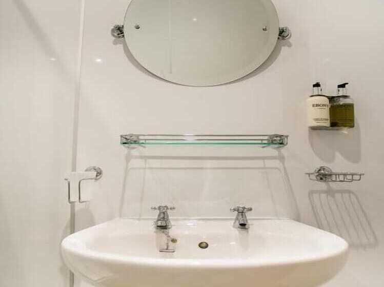 Отель The National