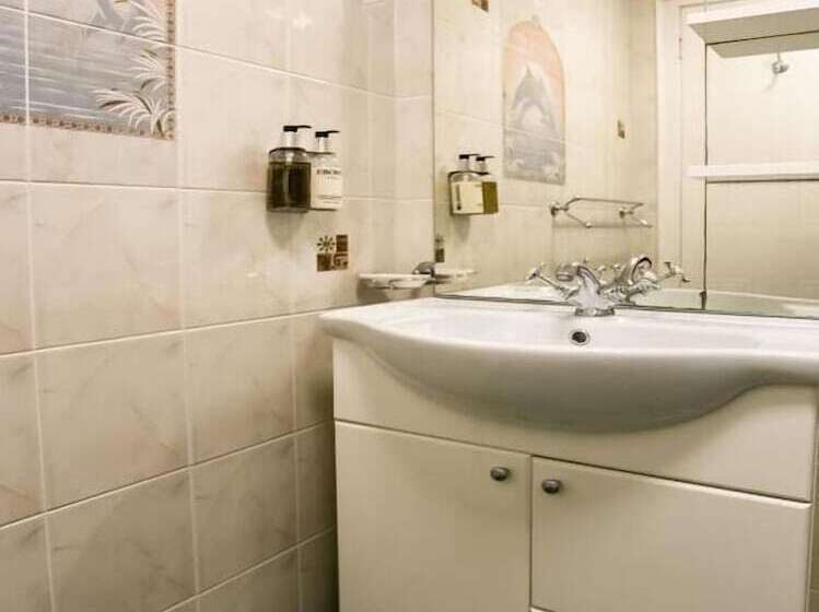 Отель The National