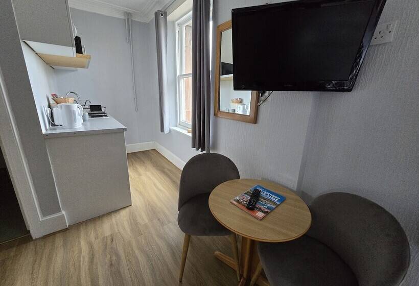 Отель The National