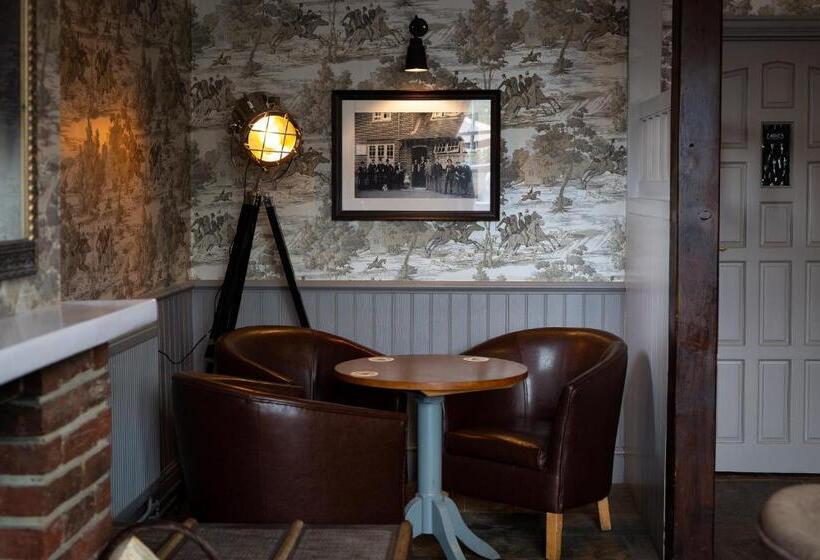 Отель The Poacher Inn