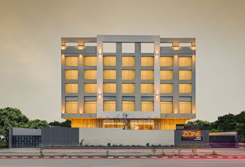 ホテル Zone By The Park Raipur