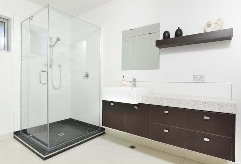 Luxury Waterfront Apartments Picton