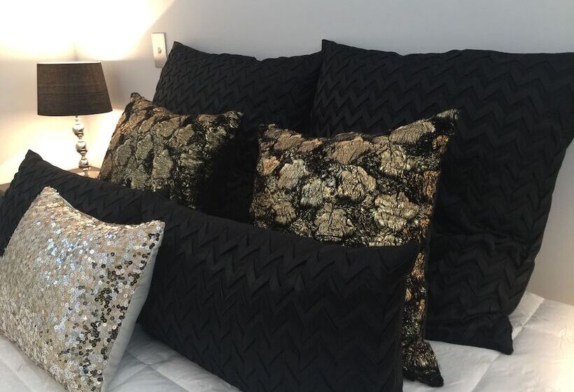 Luxury Waterfront Apartments Picton